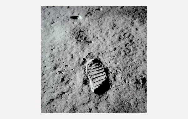 Otisak čizme u Mjesečevu regolitu iz misije Apollo 11, 1969