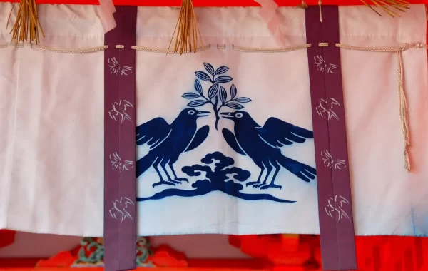 Prikaz ptice Yatagarasu u svetištu Kumano Nachi Taisha