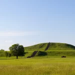 Monks Mound na nalazištu Cahokia, snimljen 2024