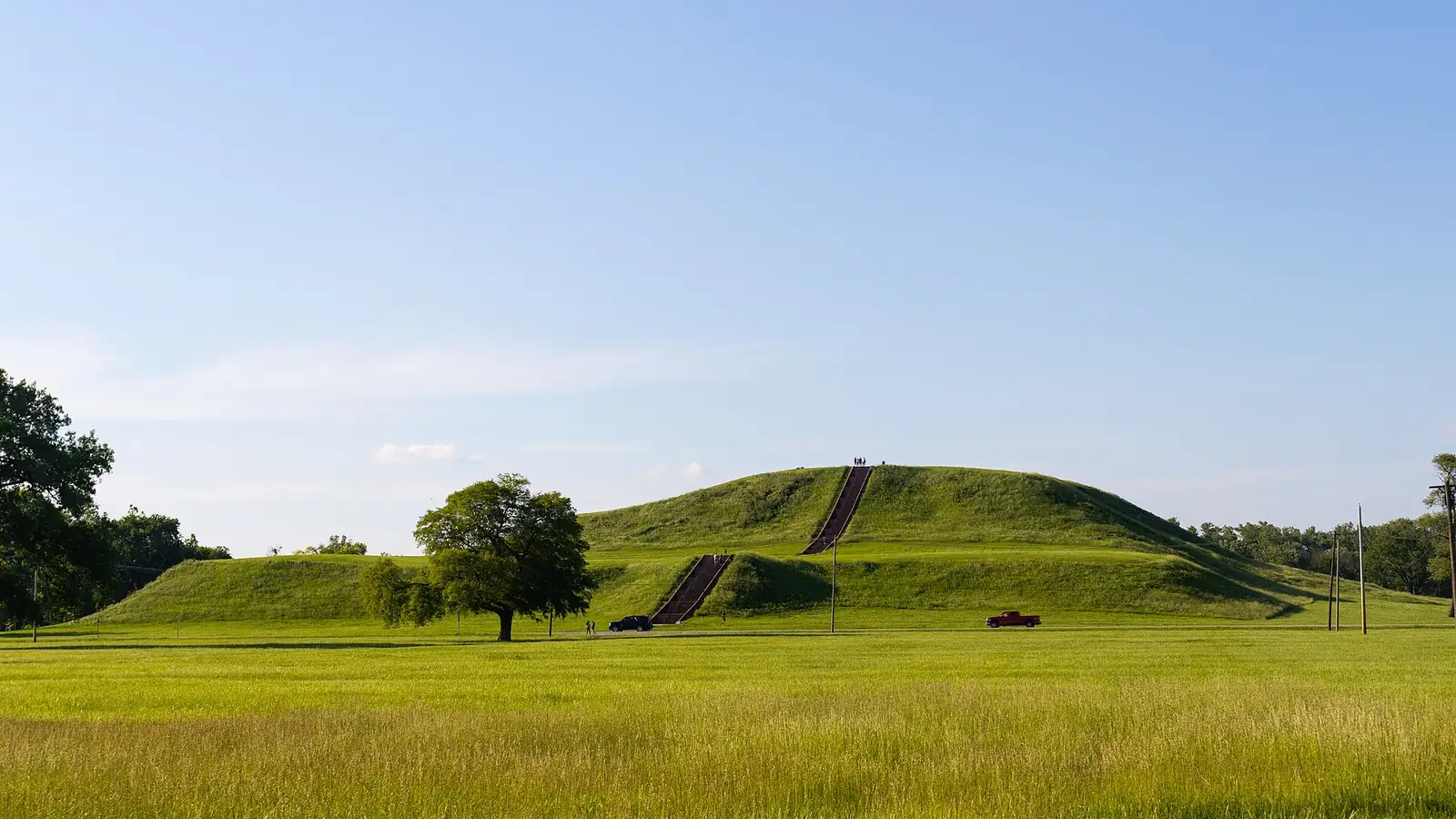 Monks Mound na nalazištu Cahokia, snimljen 2024