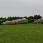 Ulomci srušenoga velikog menhira u Locmariaqueru