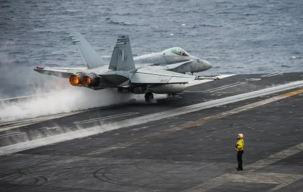 F/A-18C polijeće s nosača USS Nimitz 2012. Arhivska fotografija