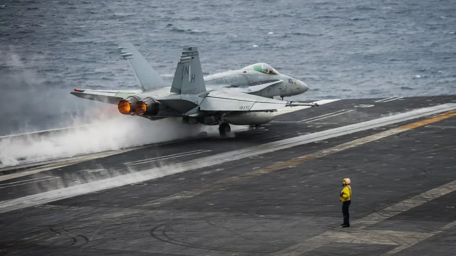 F/A-18C polijeće s nosača USS Nimitz 2012. Arhivska fotografija