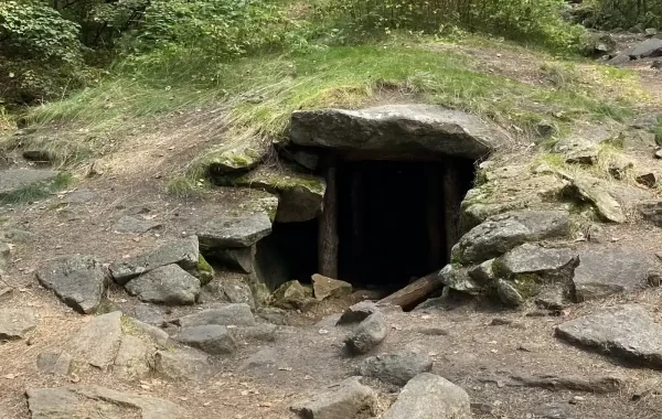 Kameni megalit na otoku Veri
