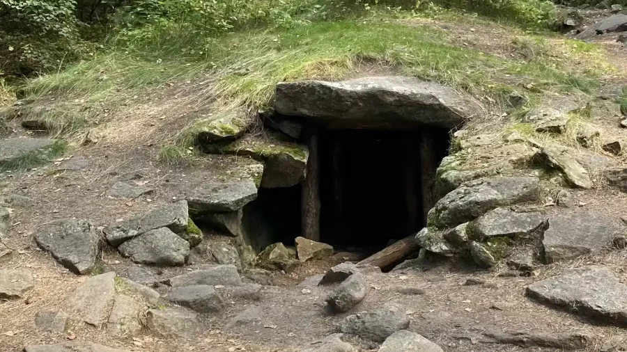 Kameni megalit na otoku Veri