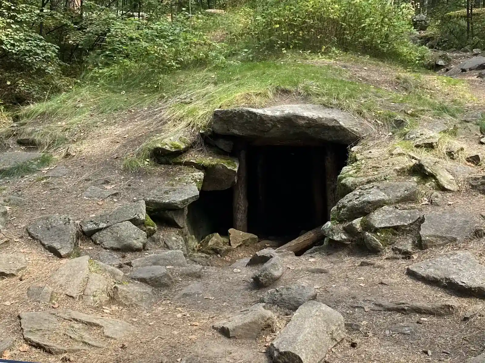 Kameni megalit na otoku Veri