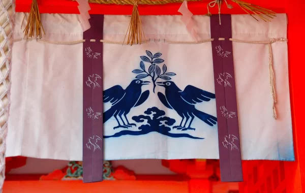 Prikaz ptice Yatagarasu u svetištu Kumano Nachi Taisha